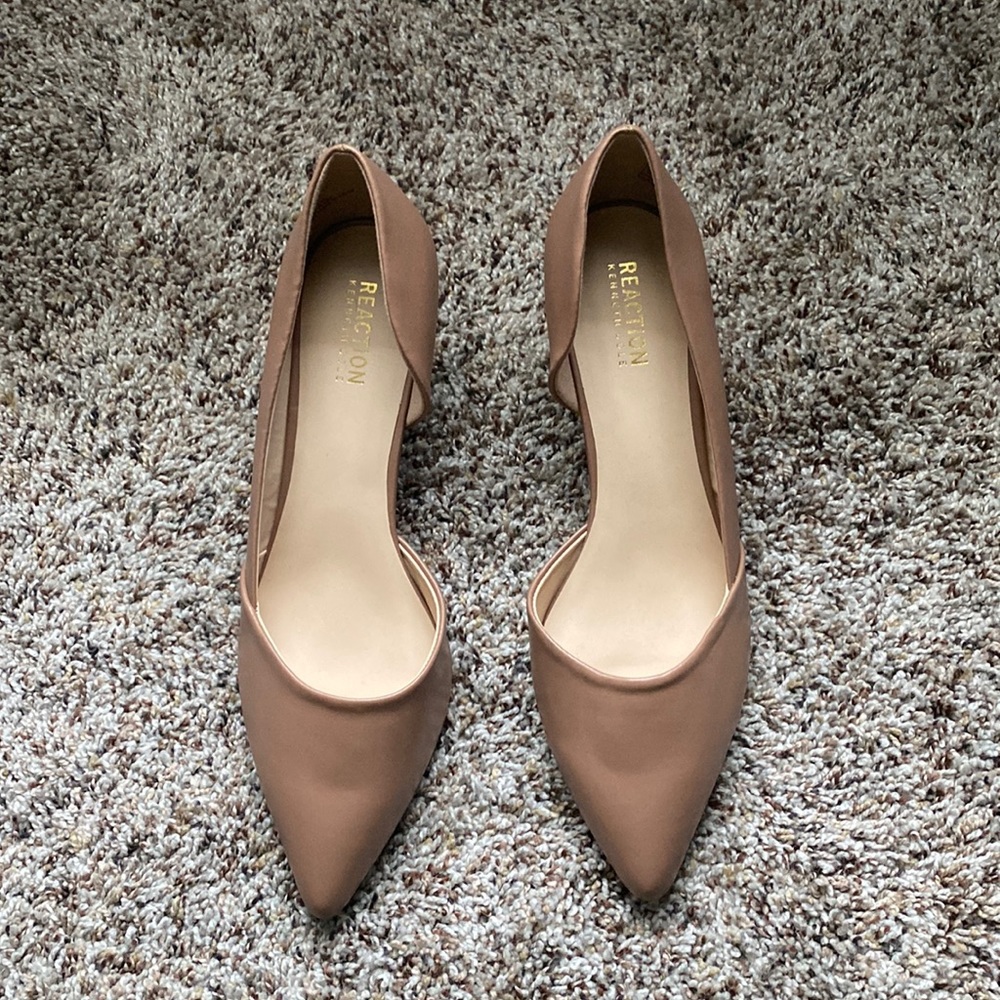 NWOT Kenneth Cole Reaction Nude Pointed Heel Wedge